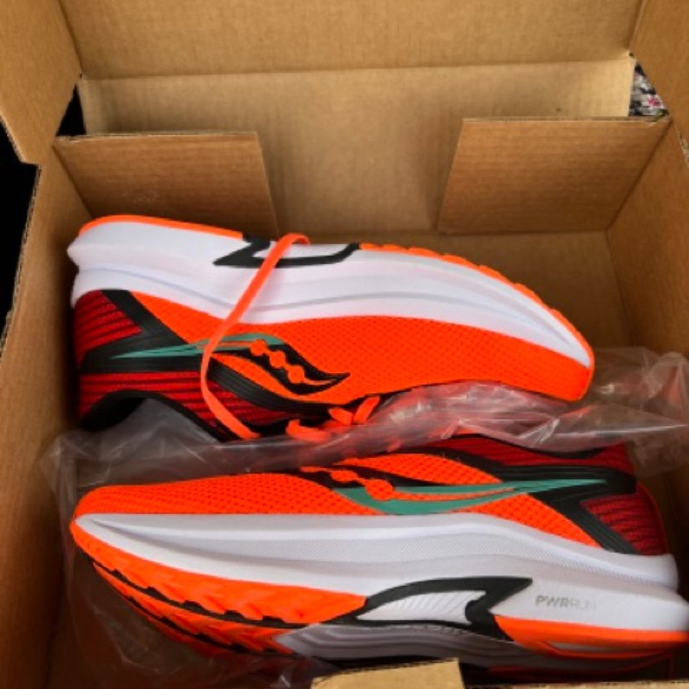 Brand NIB SAUCONY Axon Running Shoe (Men) Size 9M, ORANGE/ BLACK